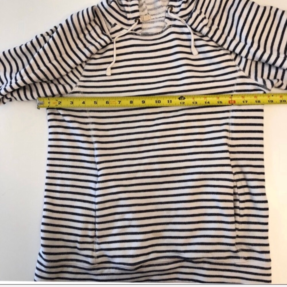❌SOLD❌ J. Crew hoodie - Picture 6 of 8